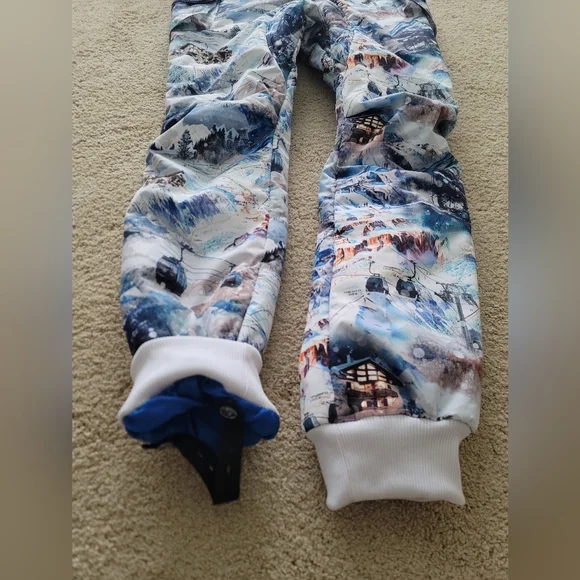 NWT Beautiful women's winter overall - Picture 8 of 16